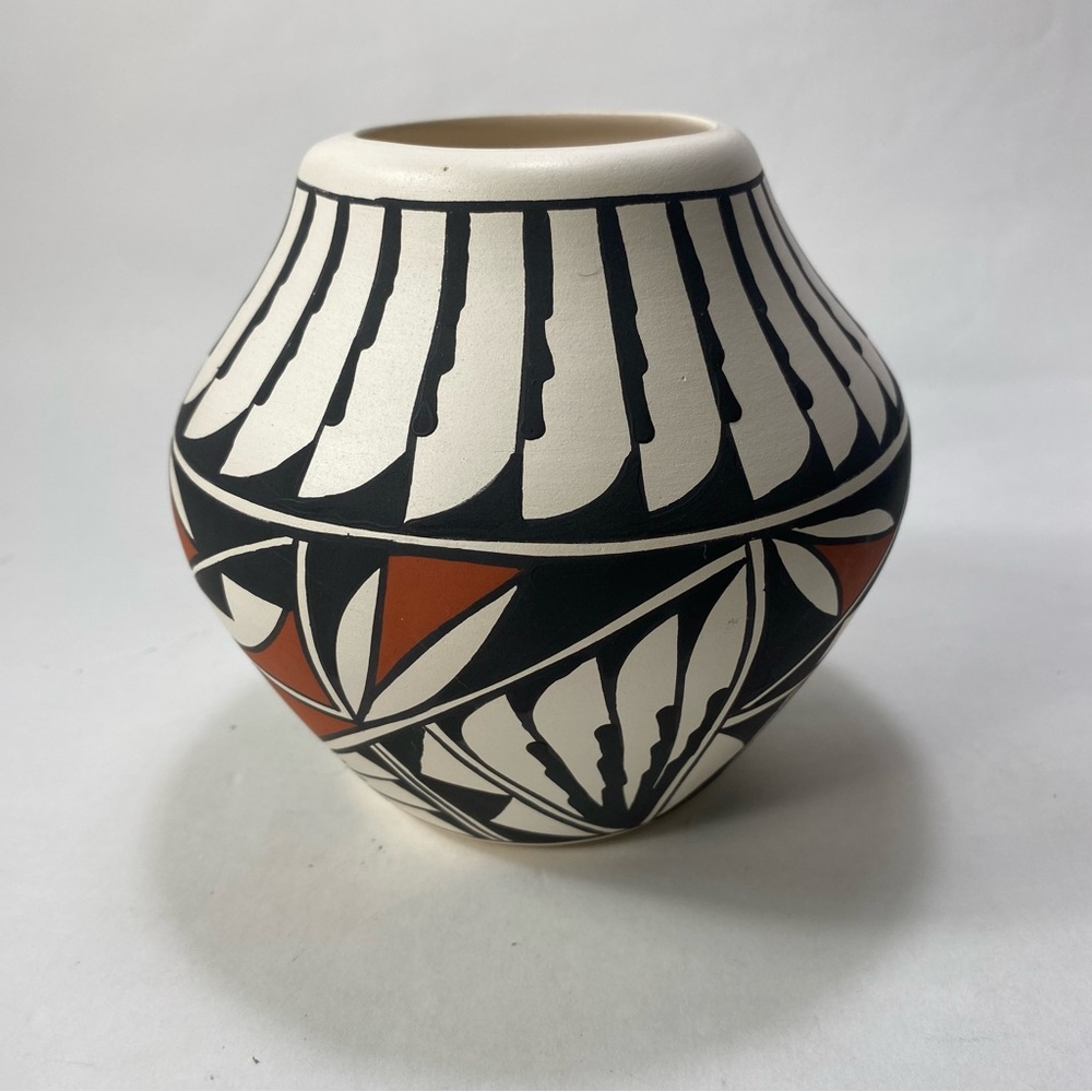Hand-painted Acoma F/M Antonio Pueblo Native American Pottery Vase